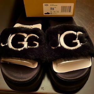 Super cute NWT in box Ugg Laton Fur Slide 7.5